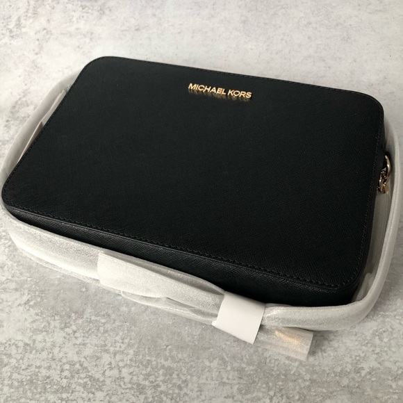 Michael Kors Black Leather Jet Set Item
E W Zip Crossbody Bag Gold Hardware - Picture 2 of 10